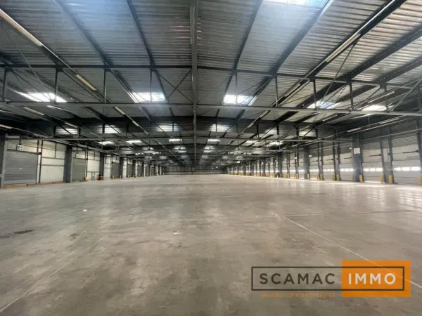 Entrepôt de 14368m²