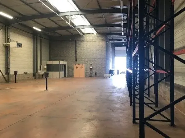 Entrepôt de 1820m²