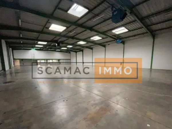 Local d'activités de 1046m²