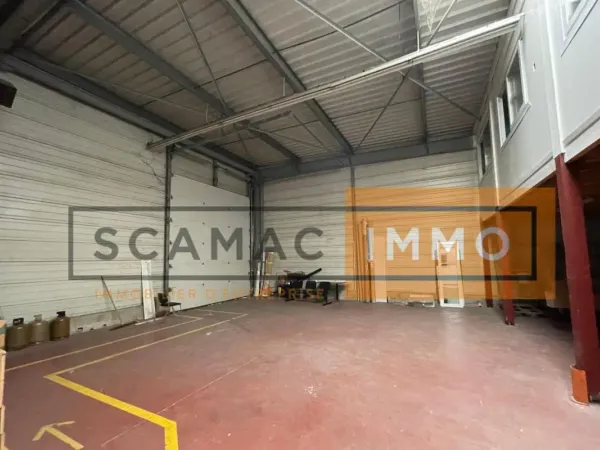 Local d'activités de 299m²
