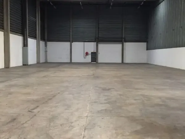 Local d'activités de 1161m²