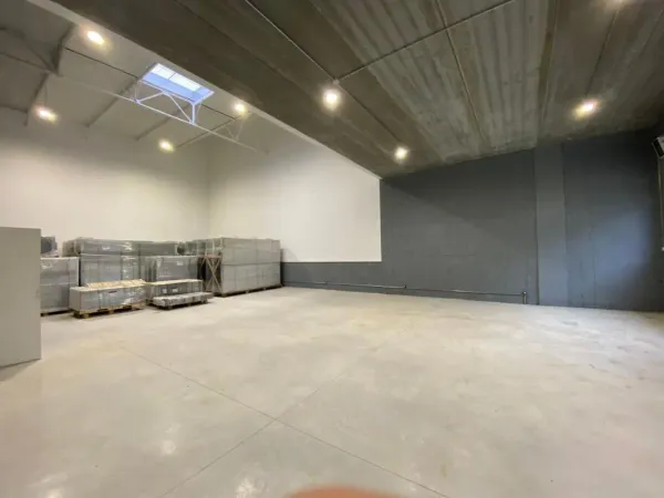 Local d'activités de 1243m²
