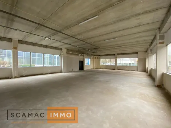 Local d'activités de 2112m²