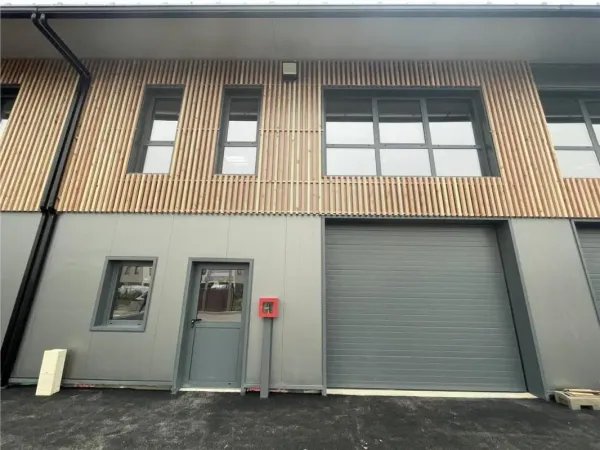 Local d'activités de 113m²