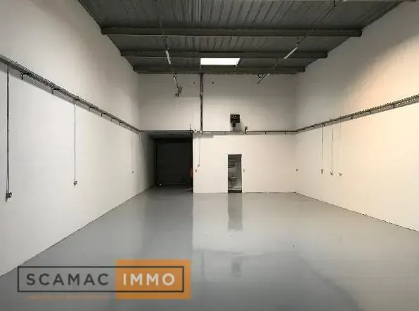 Entrepôt de 350m²
