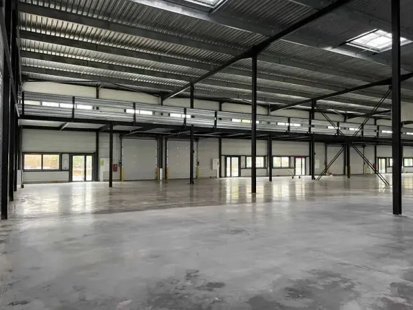 Local d'activités de 2124m²