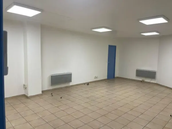 Local d'activités de 500m²
