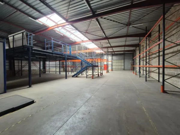 Local d'activités de 892m²