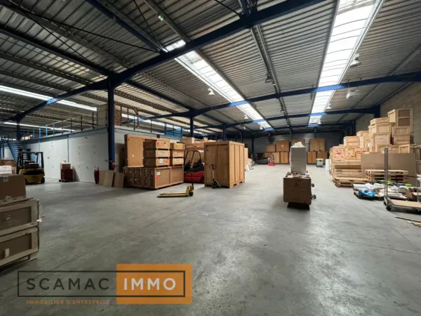 Local d'activités de 3400m²