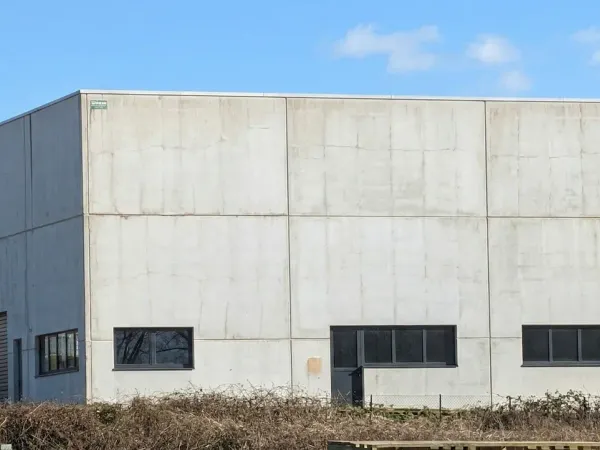 Entrepôt + 3 bureaux à la ZI de l'Inquétrie