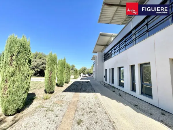 EXCLUSIVITE-PLATEAU DE BUREAUX TRES BON STANDING EN LOCATION