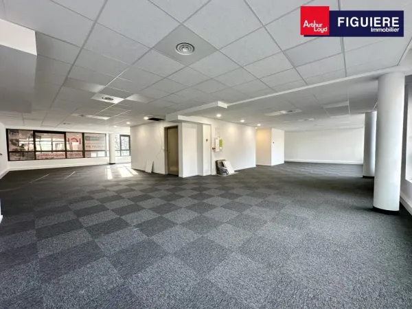 BUREAUX DE TRÈS BON STANDING EN CV D'AIX AVEC PARKING