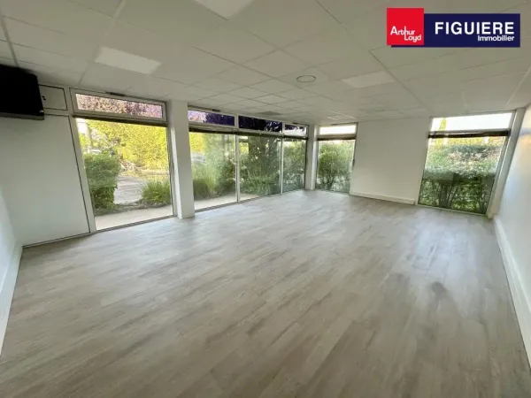 PETITE SURFACE DE BUREAUX EN RDC À LOUER OU À VENDRE