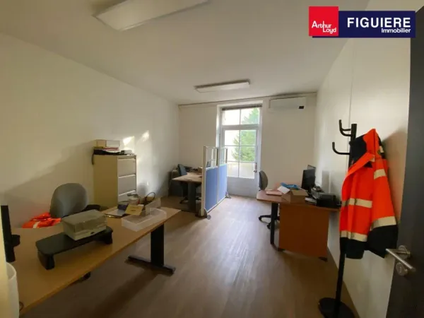 221m² de bureaux non PMR à louer avec Parking centre ville Salon de Provence