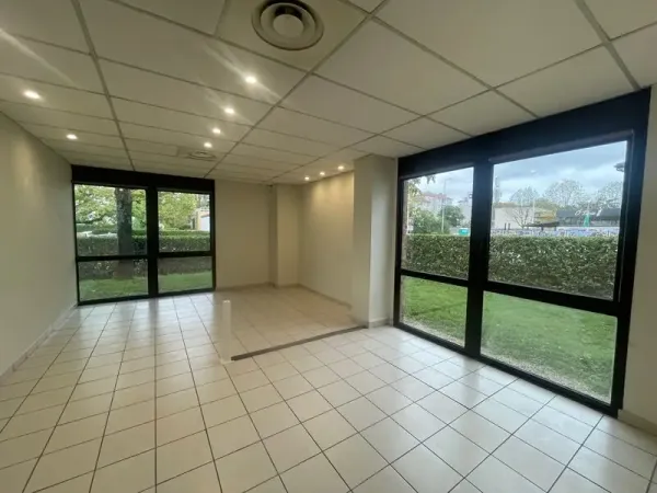 VENISSIEUX - BUREAUX A LA LOCATION