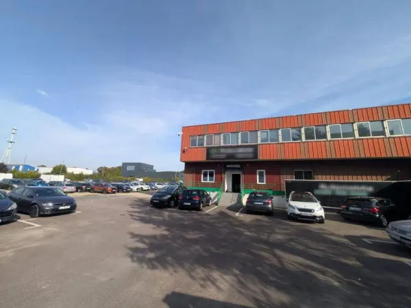 BATIMENT INDEPENDANT A VENDRE - TERRAIN 5 000 M² EXTENSIBLE - PORCHEVILLE / A13