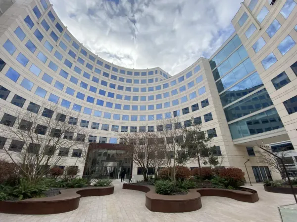 LEVALLOIS BECON - BUREAUX LUMINEUX - TERRASSE ET SERVICES - AIRE DE LIVRAISON
