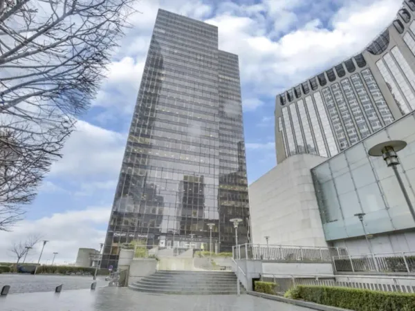 Aux portes de Paris, bureaux rénovés avec parking - Bail dérogatoire