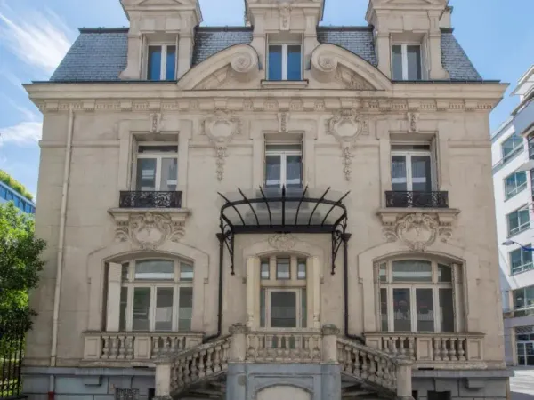Bel hôtel particulier à Clichy, pour des bureaux d'exception, proximité gare de Clichy-Levallois - O