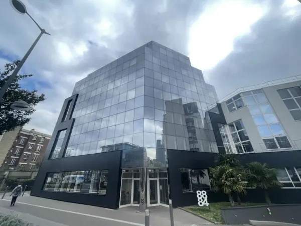 Bureaux rénovés à proximité de la Défense - Nombreux services