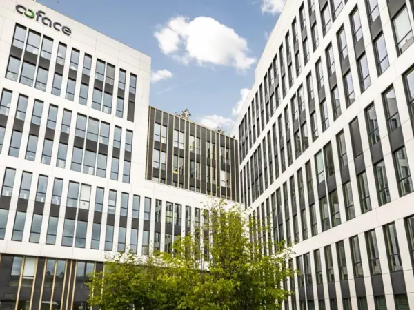 Bureaux rénovés avec jardin, à louer à Colombes