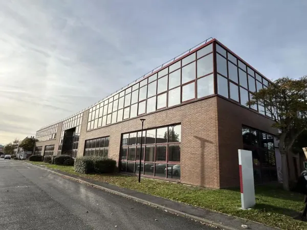 Locaux d'activité à louer à Gennevilliers avec accès autoroutes et RER