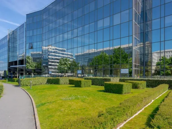 Bureaux rénovés haut de gamme à Nanterre - Emplacement stratégique et services premium