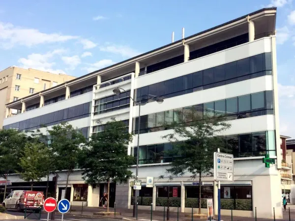 Bureaux rénovés et lumineux à louer à Rueil-Malmaison - Proximité RER A - Quartier dynamique