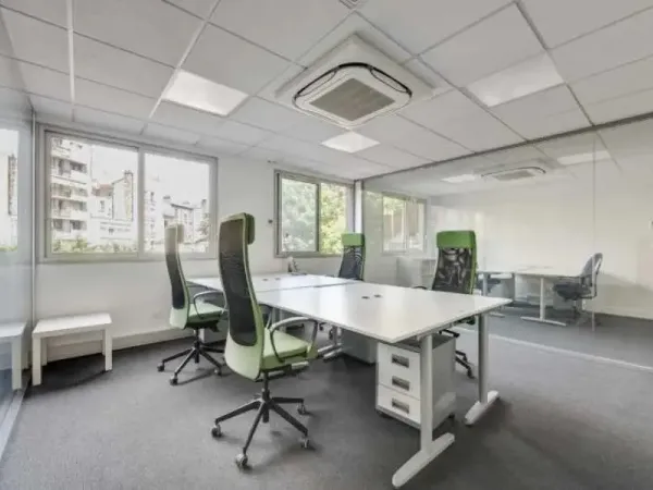 Bureaux à louer ou à vendre à Issy-les-Moulineaux, situés dans un quartier animé, à proximité immédi