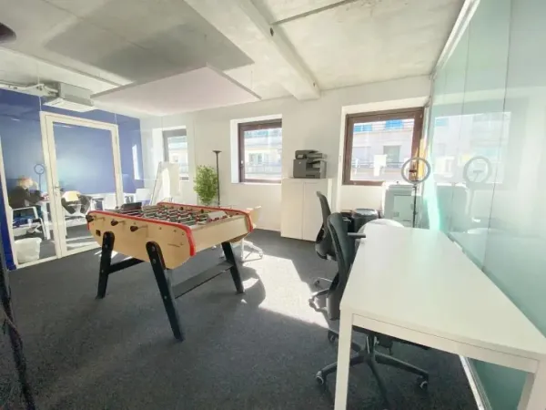 Bureaux à louer plateau de 176m² et surface de 50 m² à Boulogne Billancourt. Immeuble moderne, proch