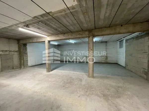 Boutique de 280m² à louer brut de béton situé à Melun