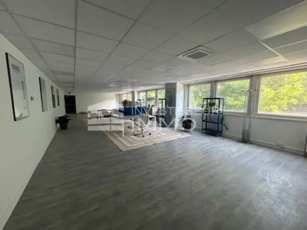 Local d'activités - 375m² - à louer - Aulnay sous Bois