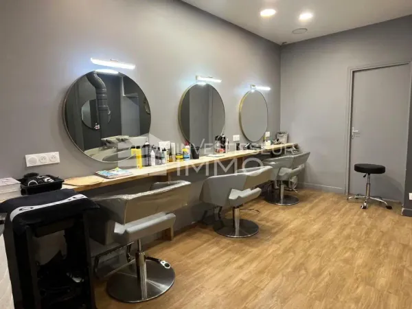 Local commercial 106 m² - Idéal activités beauté & bien-être - Paris 17€ 