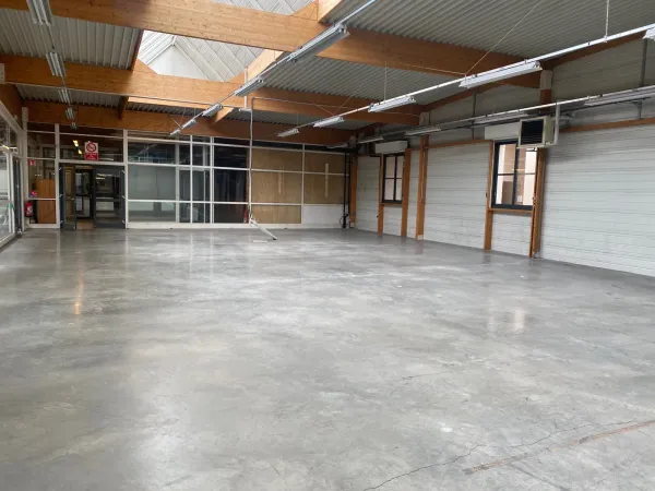 Bâtiment 1350m² avec Visibilité