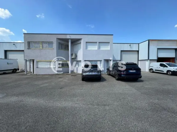 Opportunité à saisir - Local d'activité de 450 m² à vendre à Chassieu