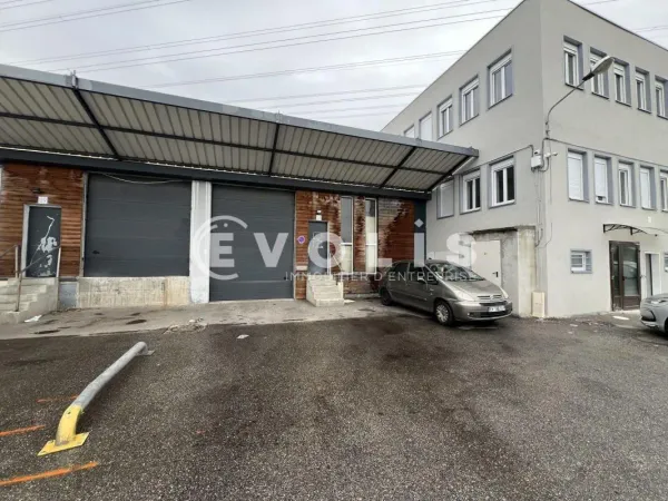 Vente Local d'activités 215 m²