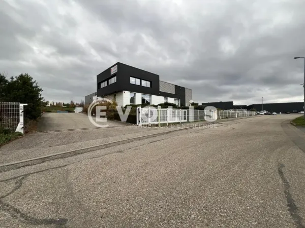 Site Industriel Moderne et Indépendant sur Terrain Privatif 