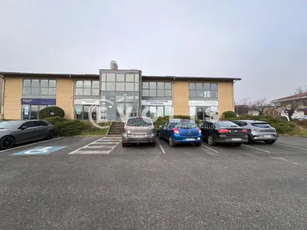 Surface de bureaux à vendre ou à louer à Limas