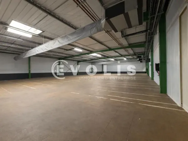 VENTE - LOCAL D'ACTIVITE d'environ 2 105 m² sur un terrain d'environ 16 894 m²