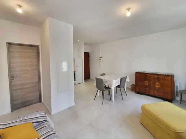 NICE RIQUIER - APPARTEMENT 2 PIECES DE 44 M2 A VENDRE - ENTIEREMENT RENOVE - AU CALME - PROCHE 