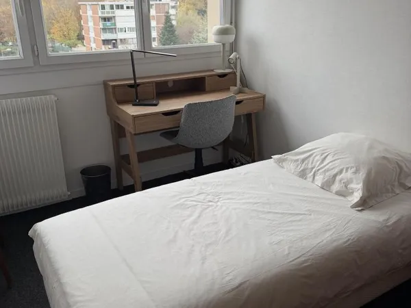 Chambre de 12m2 à louer sur Cergy