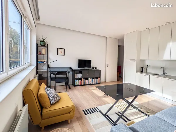 Appartement 2 pièces 49 m² traversant avec parking 
