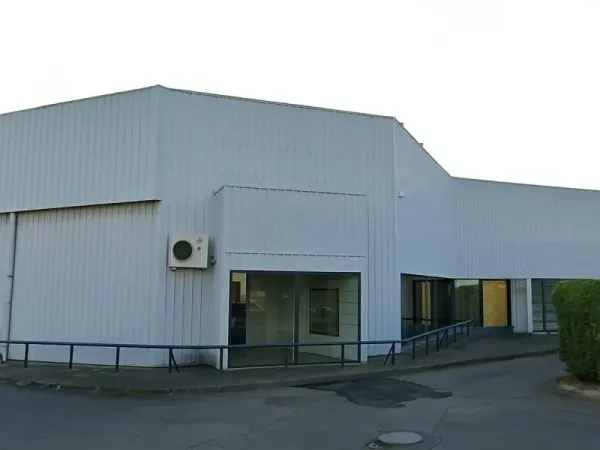 Local commercial de 1 100 m² à louer en 1ère ligne à PORTET SUR GARONNE 