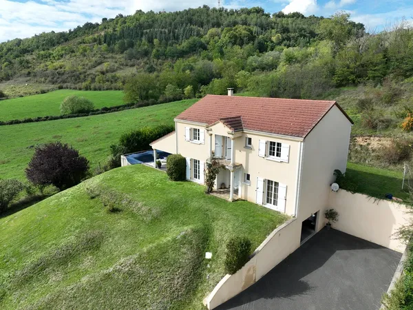 SUPERBE MAISON AVEC VUE DOMINANTE 