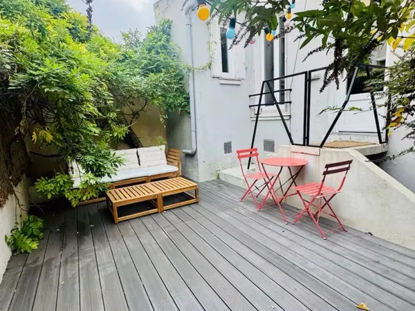 A louer maison de ville meublee avec terrasse, métro 3 min 