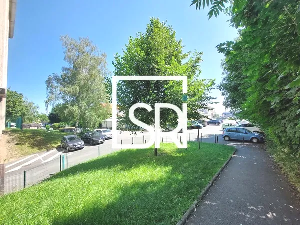 Local professionnel 443 m² 