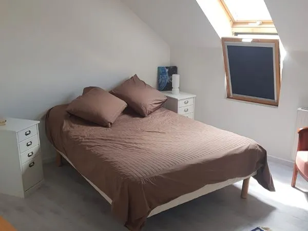 Chambre à louer meublée avec douche 
