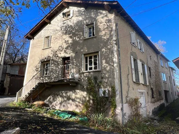 Maison à rénover avec grange attenante 