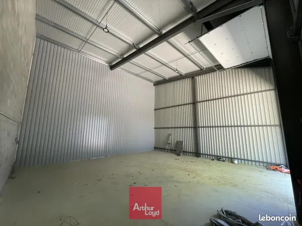 Bureau 879 m² 