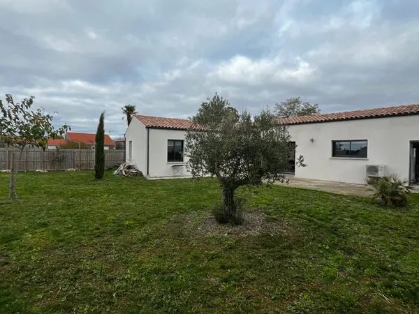 Spacieuse maison 4 chambres avec grand jardin Le Gué D'alleré 